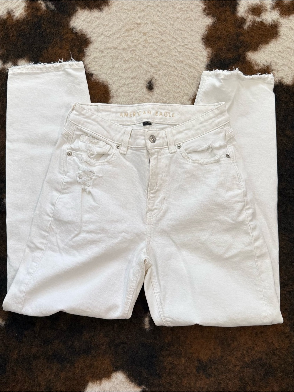 American Eagle Outfitters Off-White Cropped High-Rise Jeans